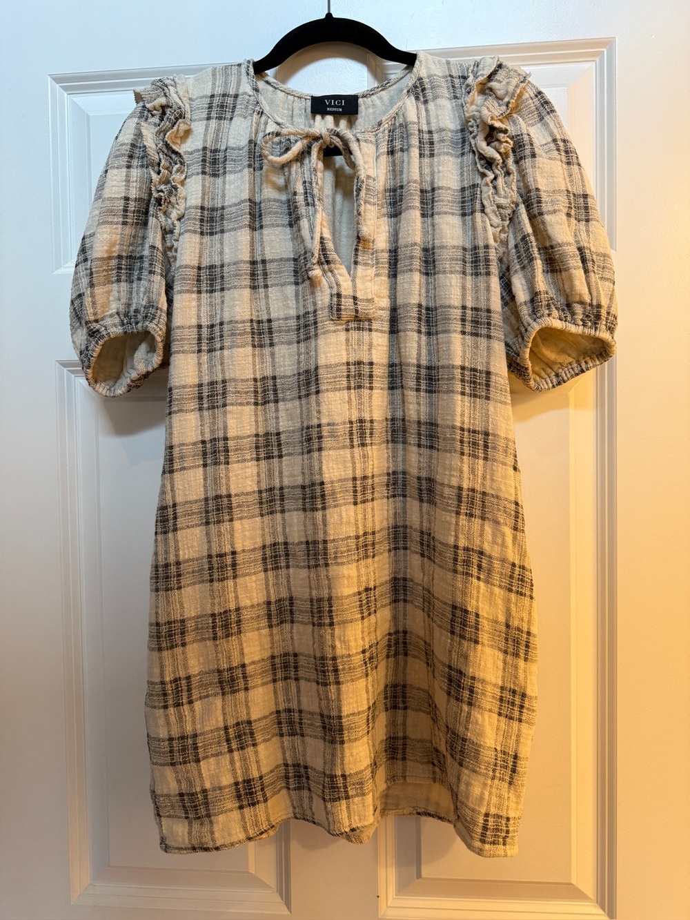 VICI Cream and Black Plaid Puff-Sleeve dress Size Medium